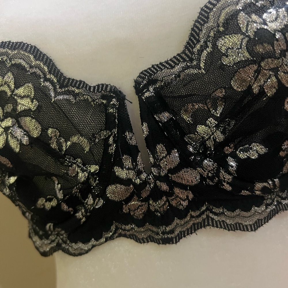 Victoria's Secret Black and Gold Floral Lace Bra